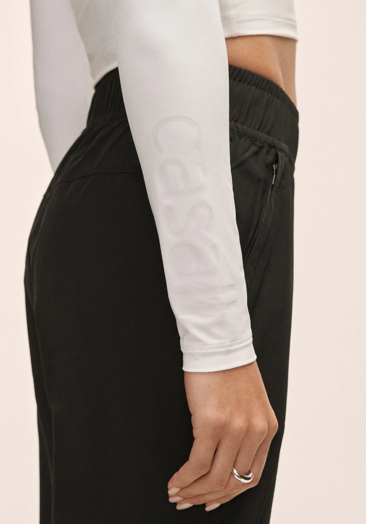 Graphic Crop Long Sleeve - White