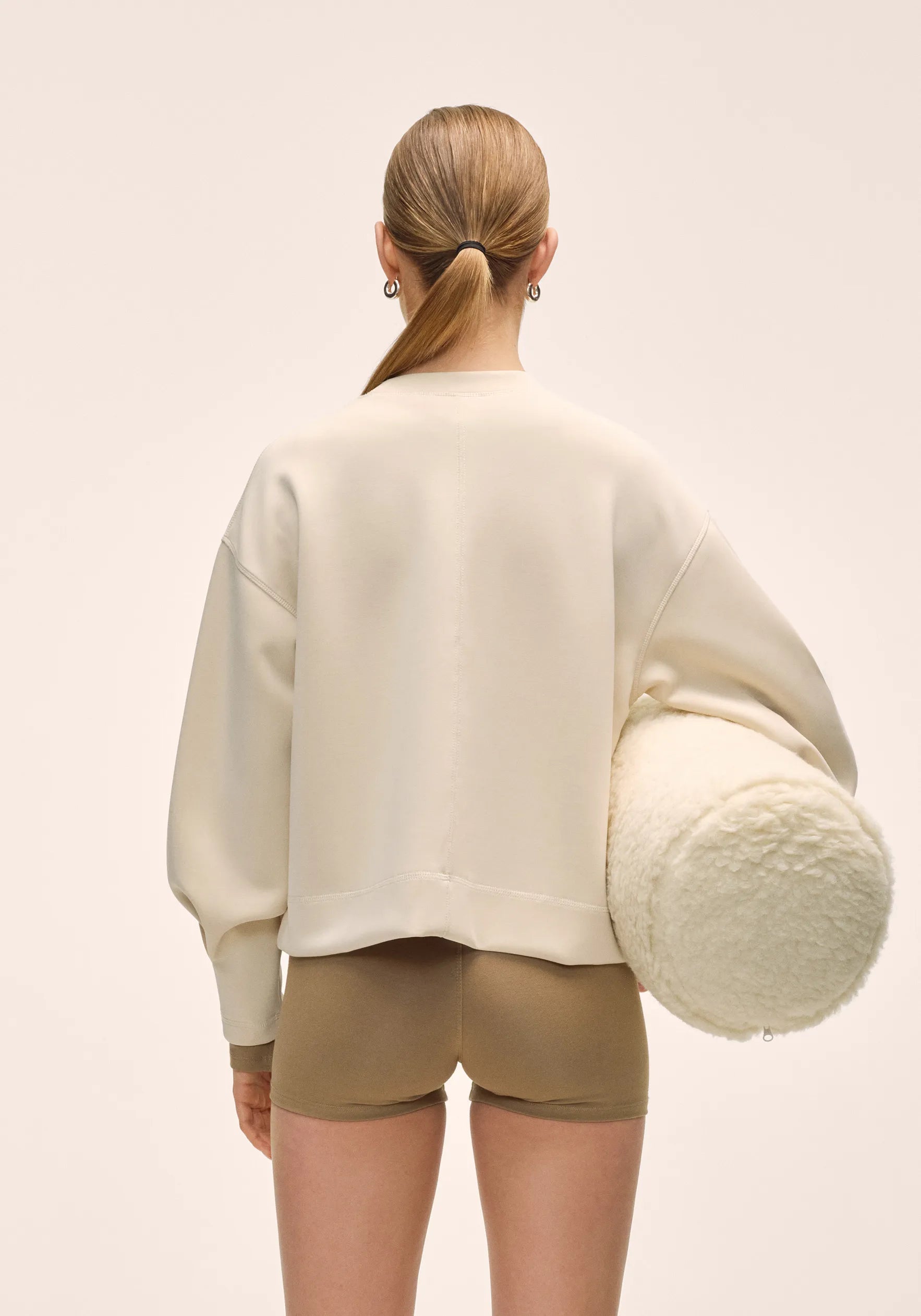 Peachy Crew Neck - Lamb White